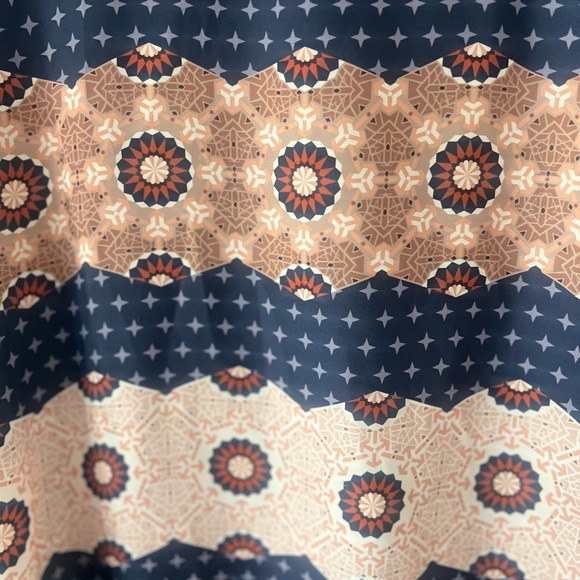 EUC Zara split hem Moroccan print blouse sz M poly/rayon - Picture 7 of 11